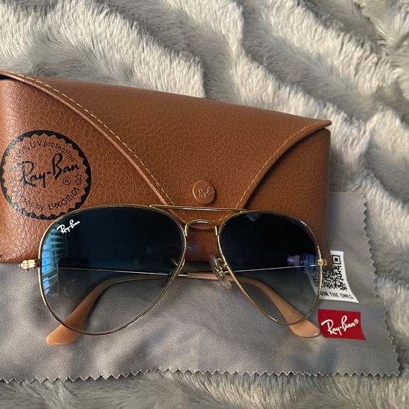 Ray-Ban Gold Frame Sunglasses with Blue Lenses - Picture 4 of 8